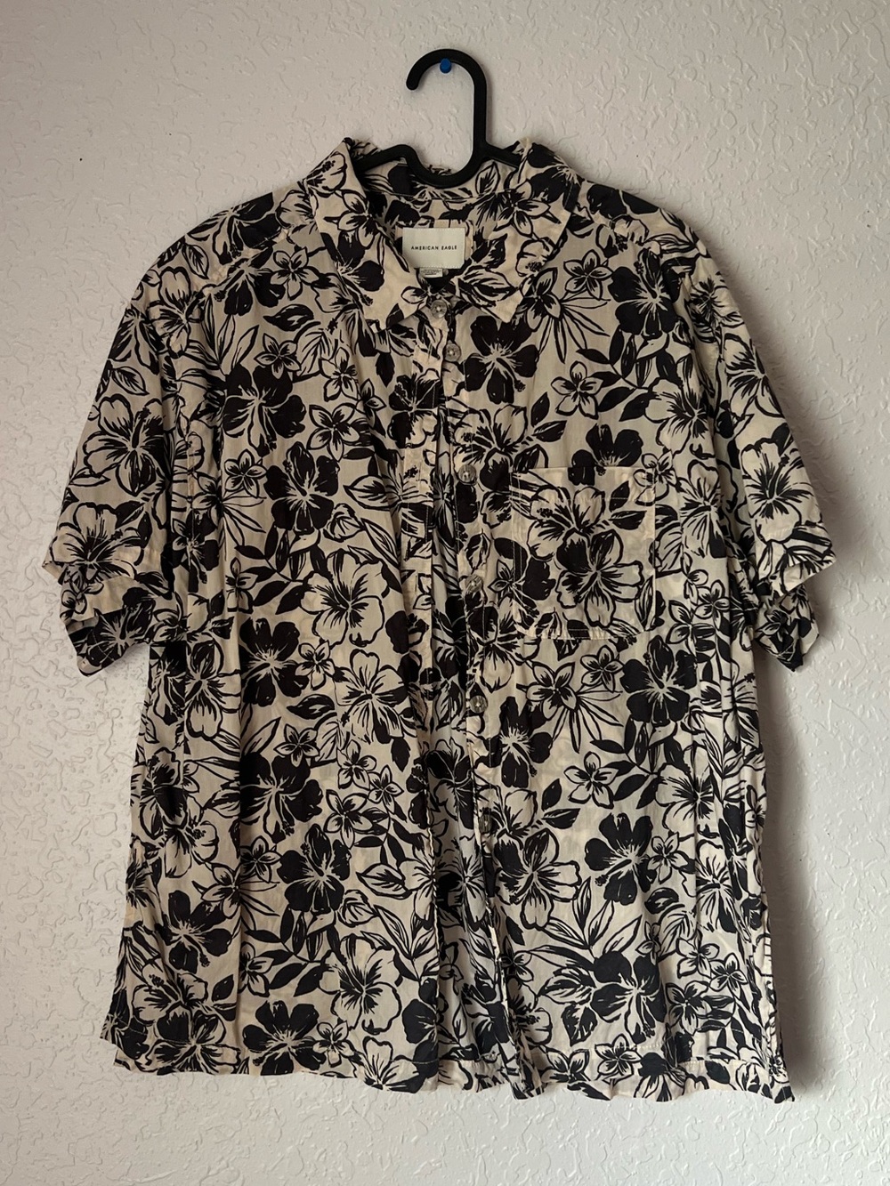American Eagle Outfitters Black and Cream Floral Button-Up Shirt